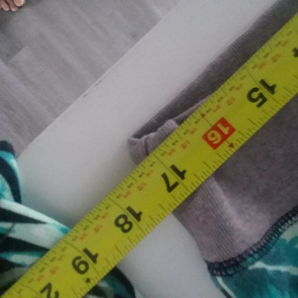 Victoria's Secret PINK Sweater - Picture 9 of 14